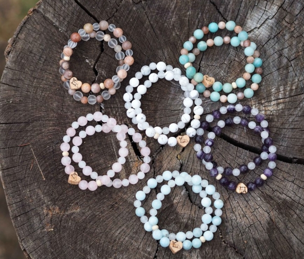 https://cdn.myshoptet.com/usr/www.madeinles.cz/user/shop/big/332-2_naramky-z-mineralu.jpg?5f993435