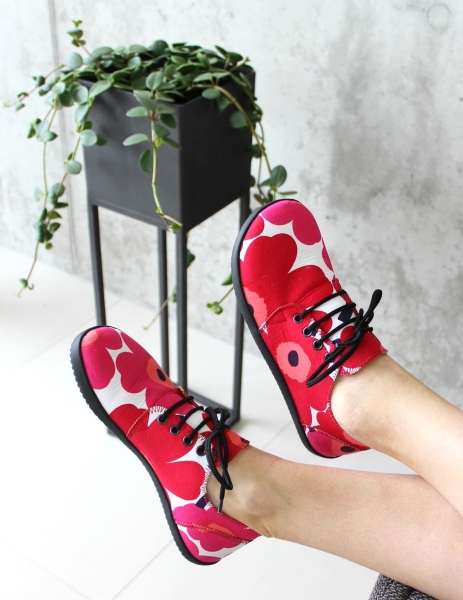 https://www.facebook.com/ahinsashoes/photos/a.218976541618236/1503059899876554/