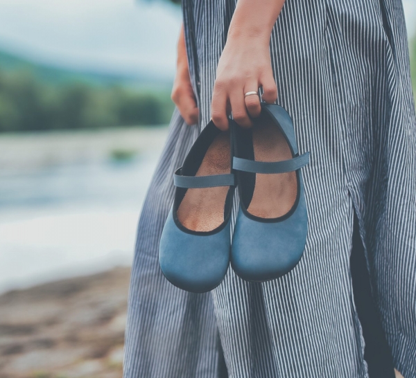 https://www.facebook.com/ahinsashoes/photos/1512574288925115/