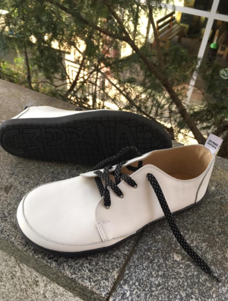 https://www.facebook.com/zkamashoes/photos/2836353939806105