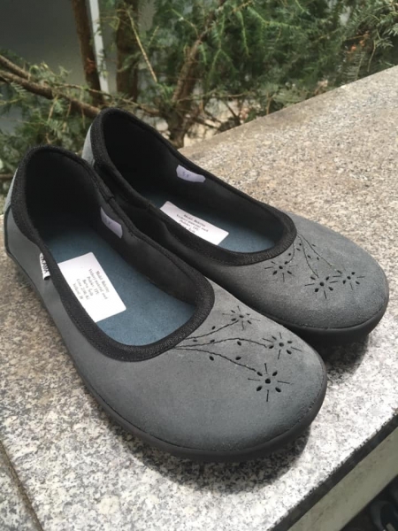 https://www.facebook.com/zkamashoes/photos/2806242356150597/